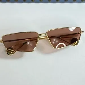 Gucci | Accessories | Gucci Womens Gold Gold Red Cat Eye  display picture 2